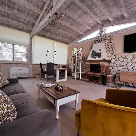 La Corte Di Afea Bed and Breakfast