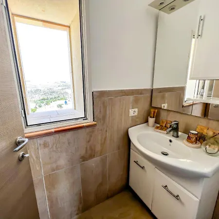 La Corte Di Afea Frühstückspension