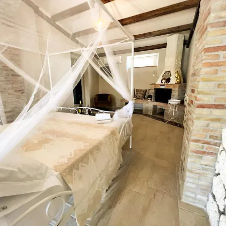 Frühstückspension La Corte Di Afea 4*