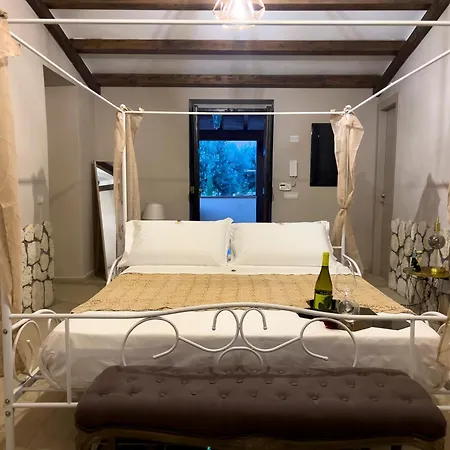 La Corte Di Afea Couette-café